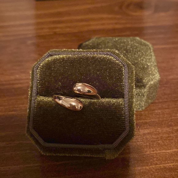 18K Gold Plated Hug Ring - Picture 1 of 6